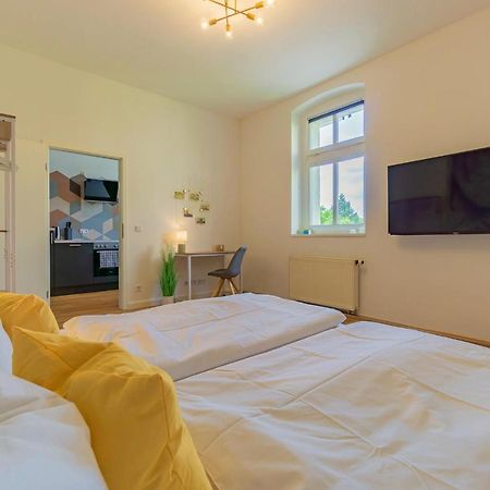 Modernes Apartment - Zentral, Ruhig, Wlan, Netflix, Kueche, Schreibtisch, Parkplatz, Waschtrockner Cottbus Exterior photo