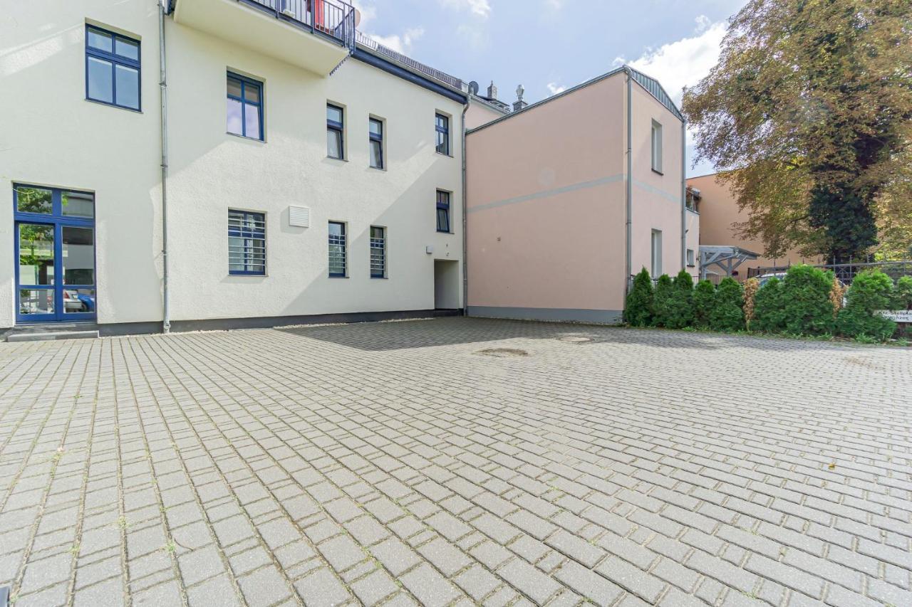 Modernes Apartment - Zentral, Ruhig, Wlan, Netflix, Kueche, Schreibtisch, Parkplatz, Waschtrockner Cottbus Exterior photo